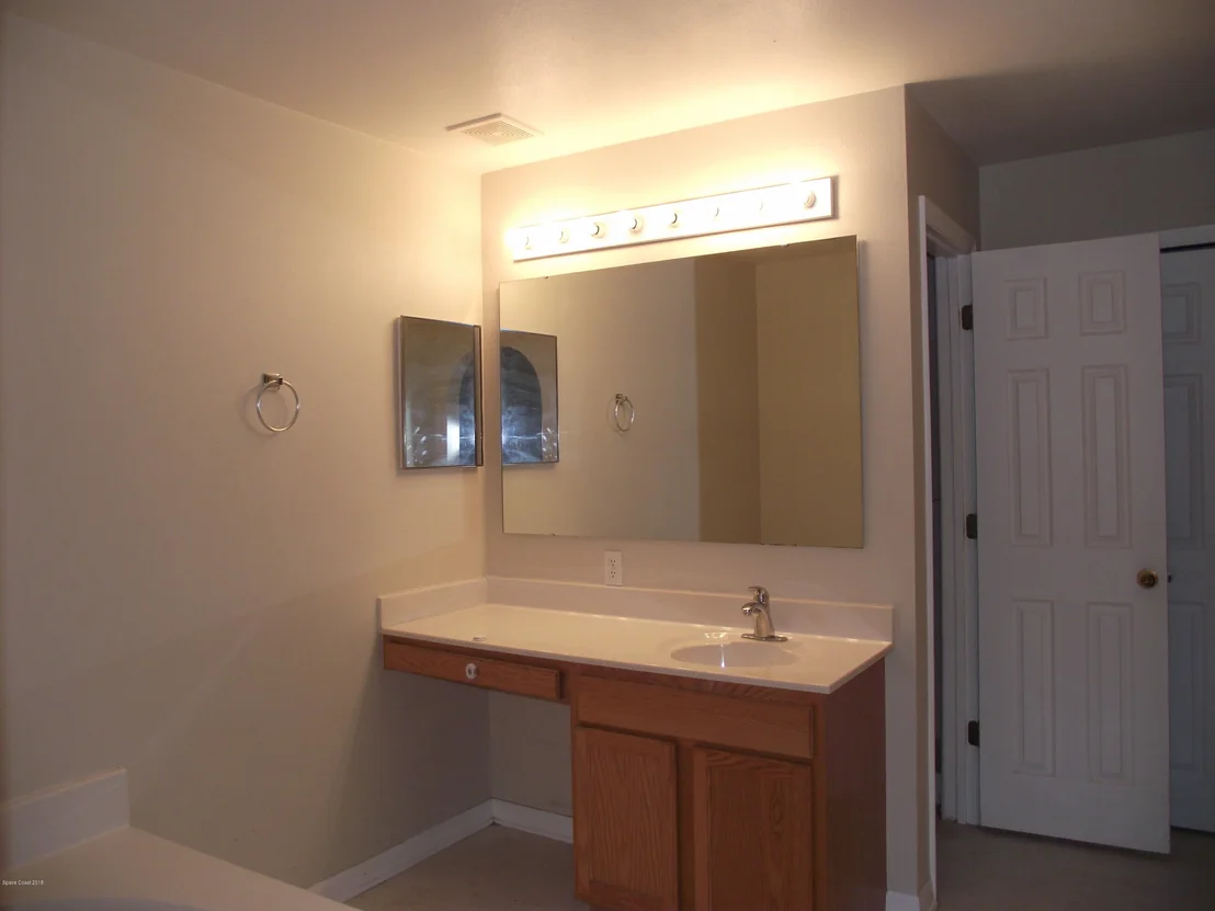 Photo of 1006 Ray Road SE