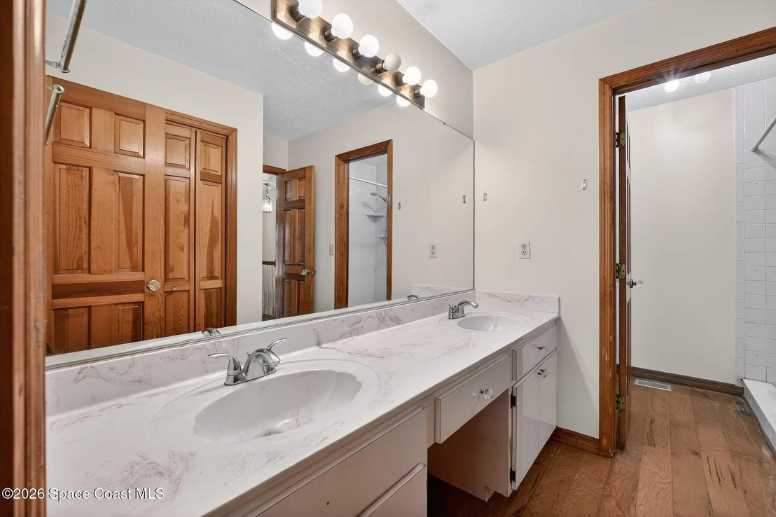Photo of 3380 Lionel Road