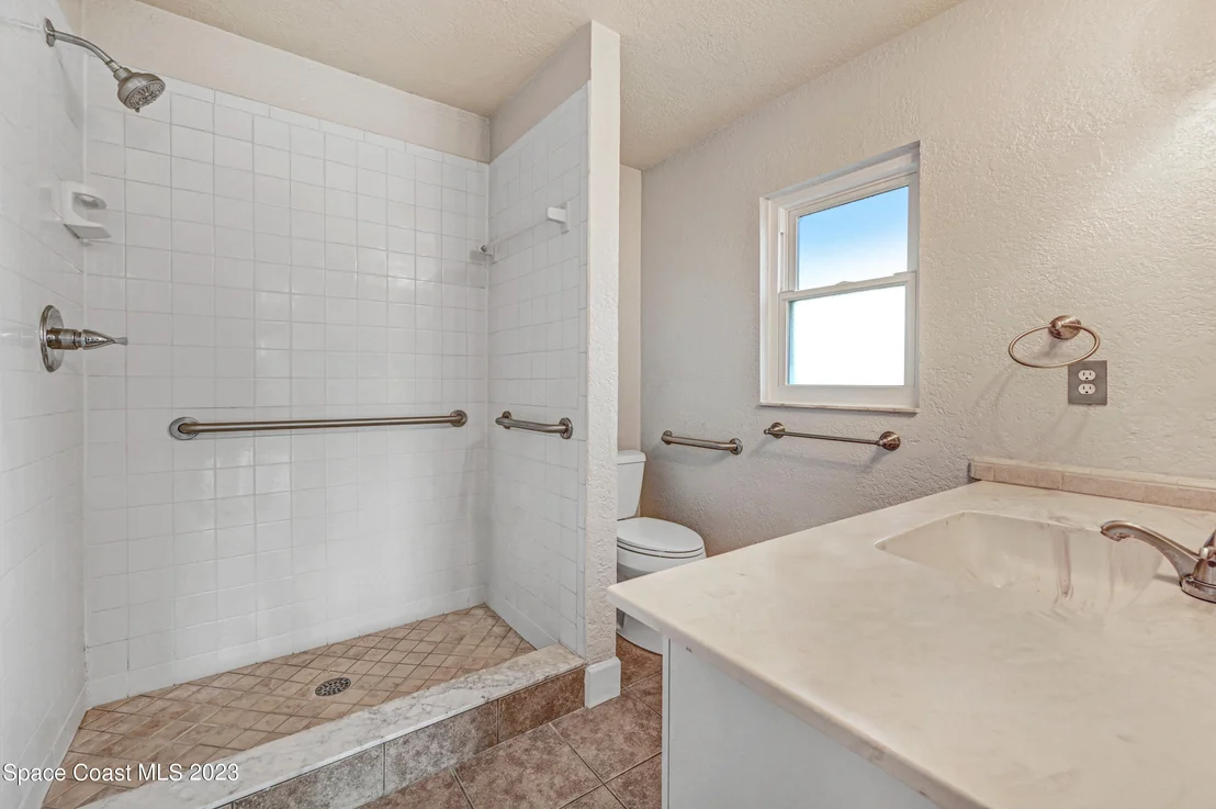 Photo of 781 Arundo Avenue NE
