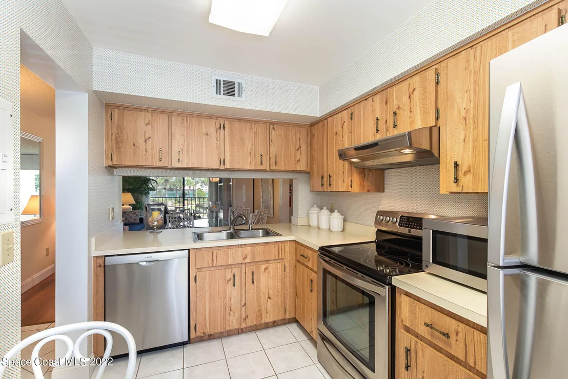 Photo of Unit 202 at 6068 Willowpointe Circle