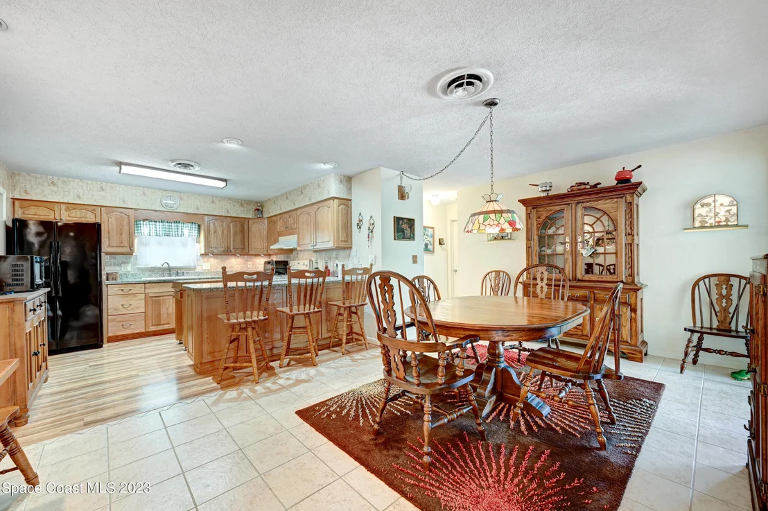 Photo of 621 N Robert Way