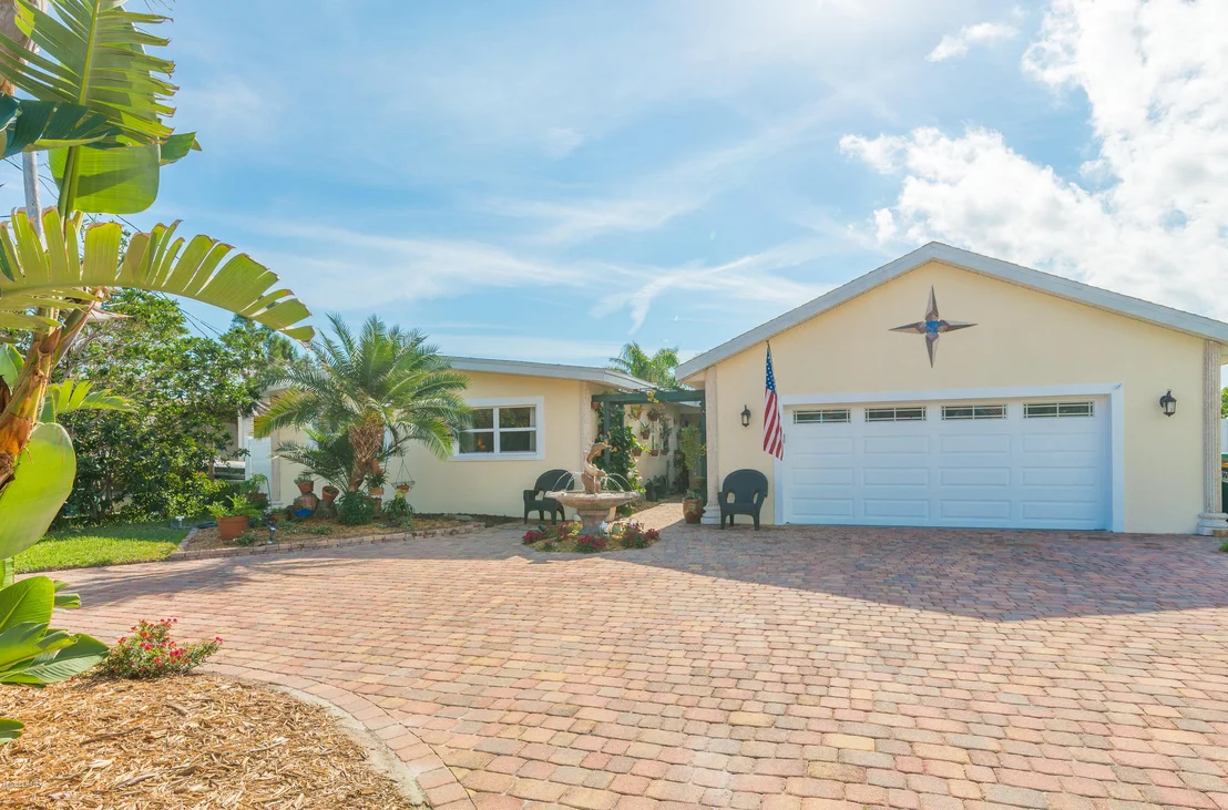 Photo of 423 Angelo Lane