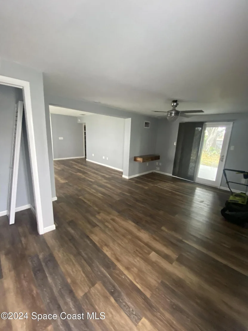 Photo of 966 Darwin Lane NE