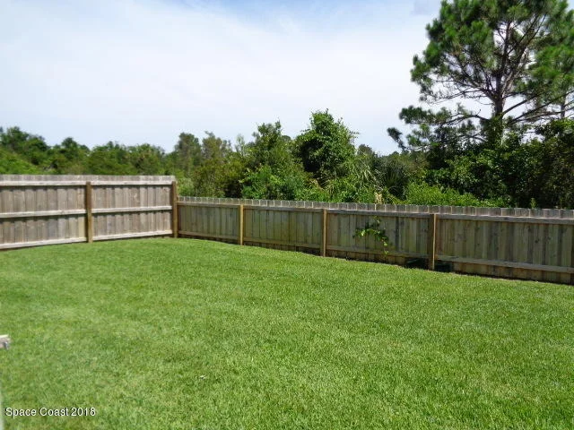 Photo of 827 Honeysuckle Drive
