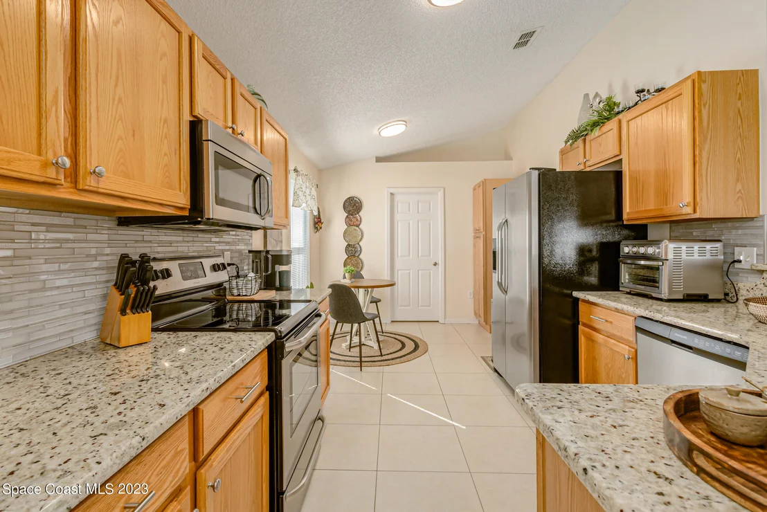 Photo of 1218 White Oak Circle