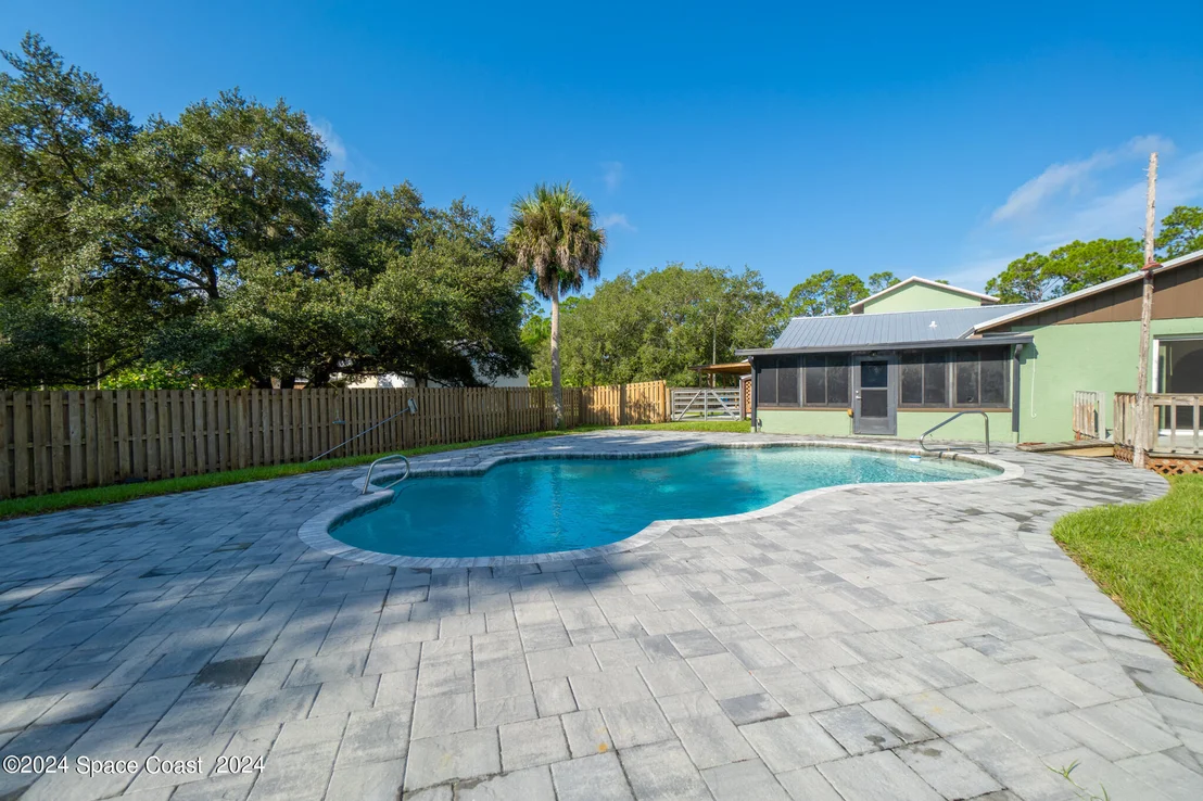 Photo of 3893 Burton Road