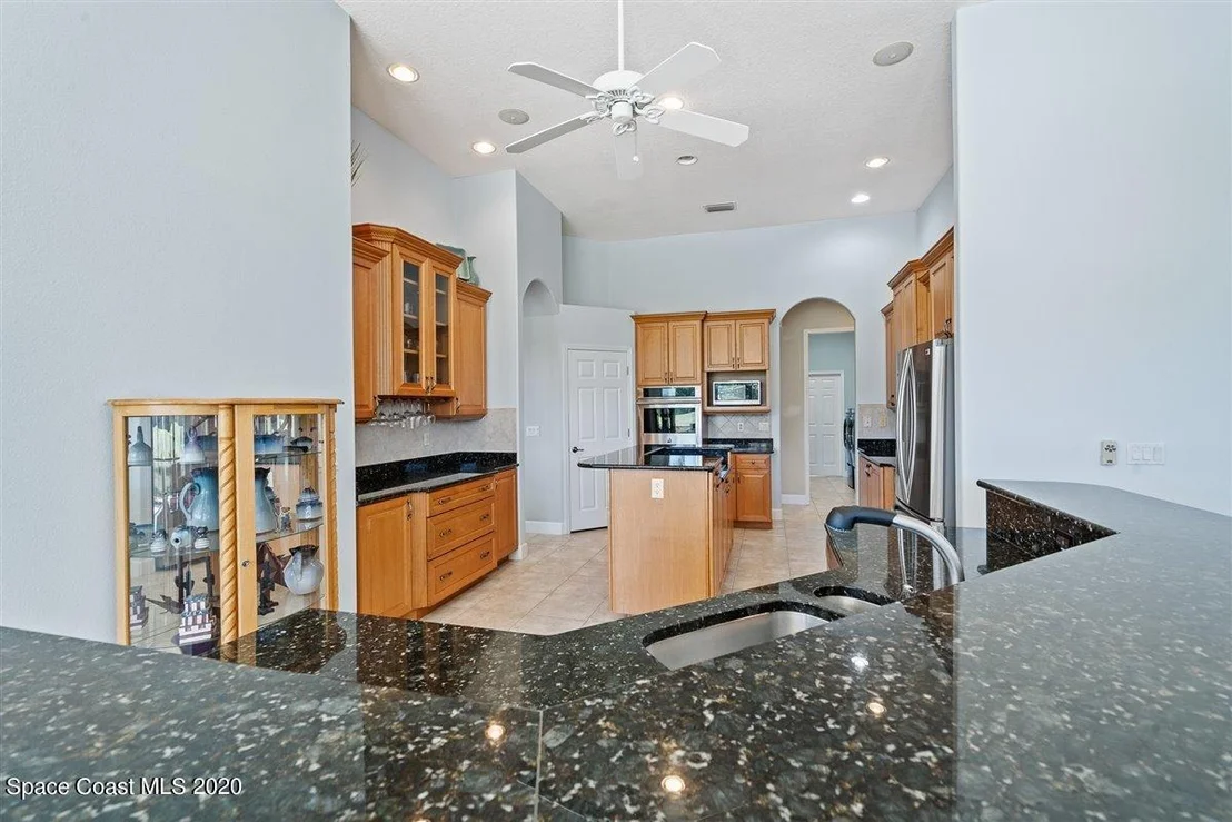 Photo of 925 Chatsworth Drive
