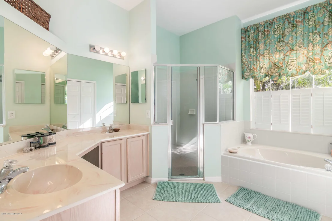 Photo of 1890 Windbrook Drive SE