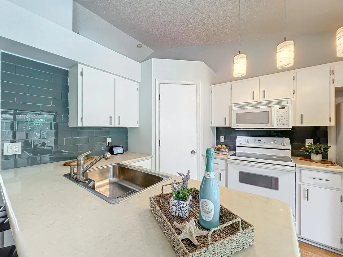 Photo of 909 Lyons Circle NW