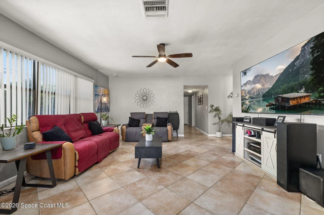 Photo of 932 Glenmore Circle