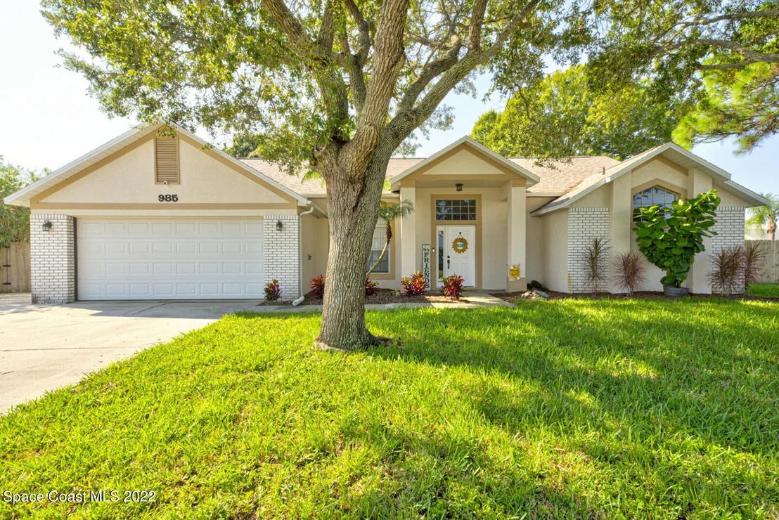 Photo of 985 Pelican Lane