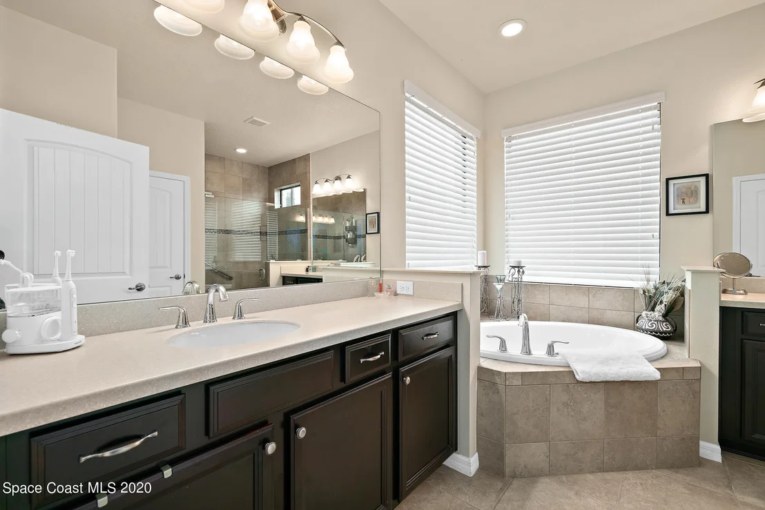 Photo of 968 Buckthorn Trail
