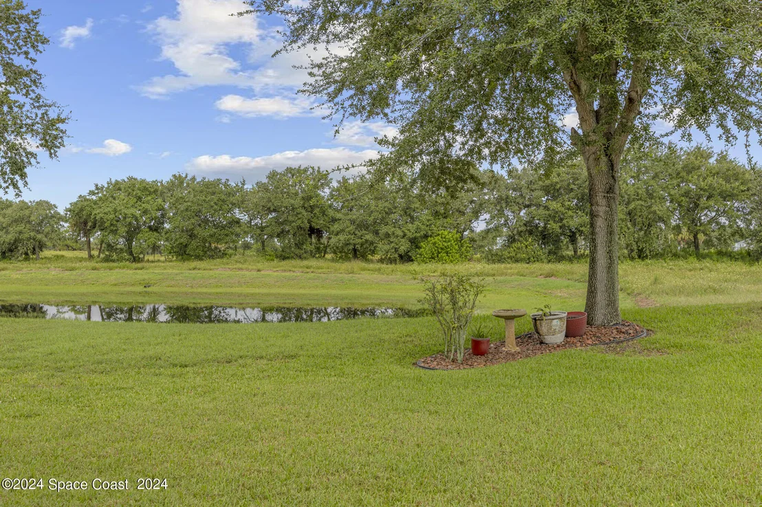Photo of 1878 Windbrook Drive SE