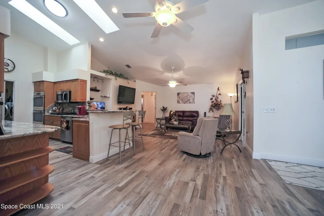 Photo of 1343 Heritage Acres Boulevard