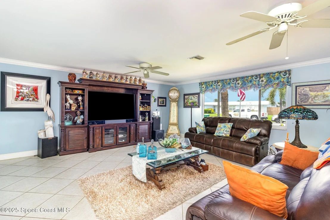 Photo of 425 Sparrow Drive