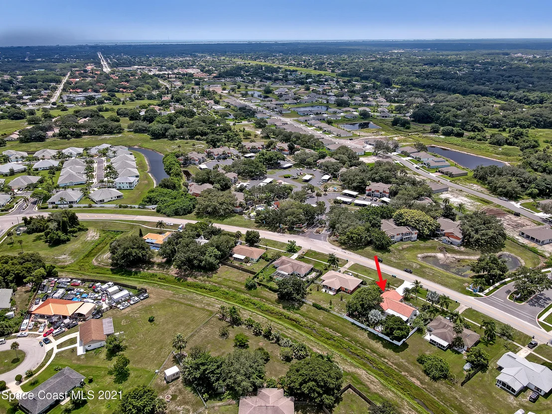 Photo of 895 Riviera Drive NE