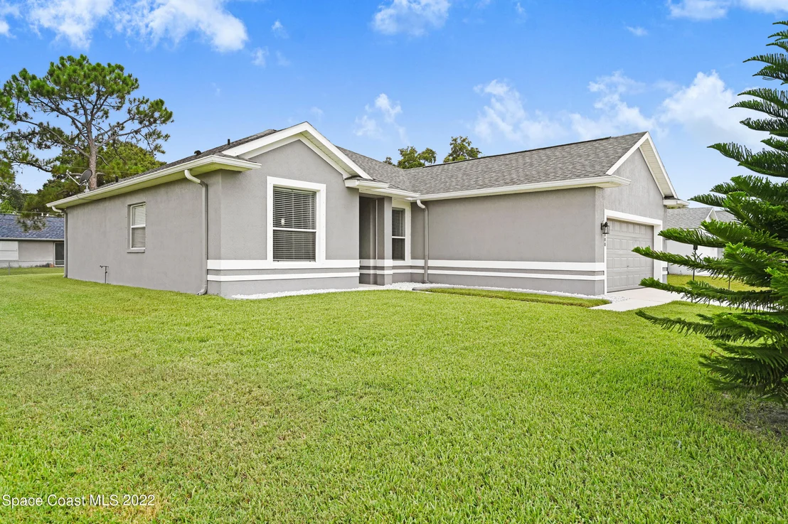 Photo of 880 Lyons Circle NW