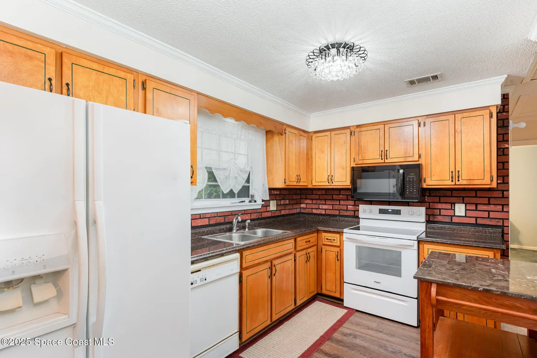 Photo of 6980 Bright Avenue