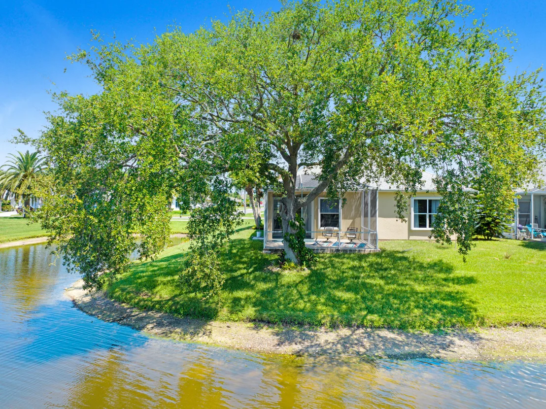 Photo of 2299 Addington Circle