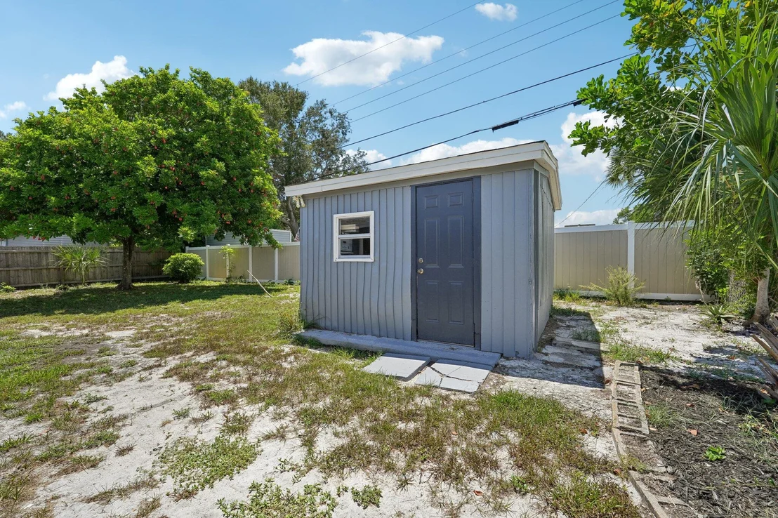 Photo of 3282 Abbott Avenue NE