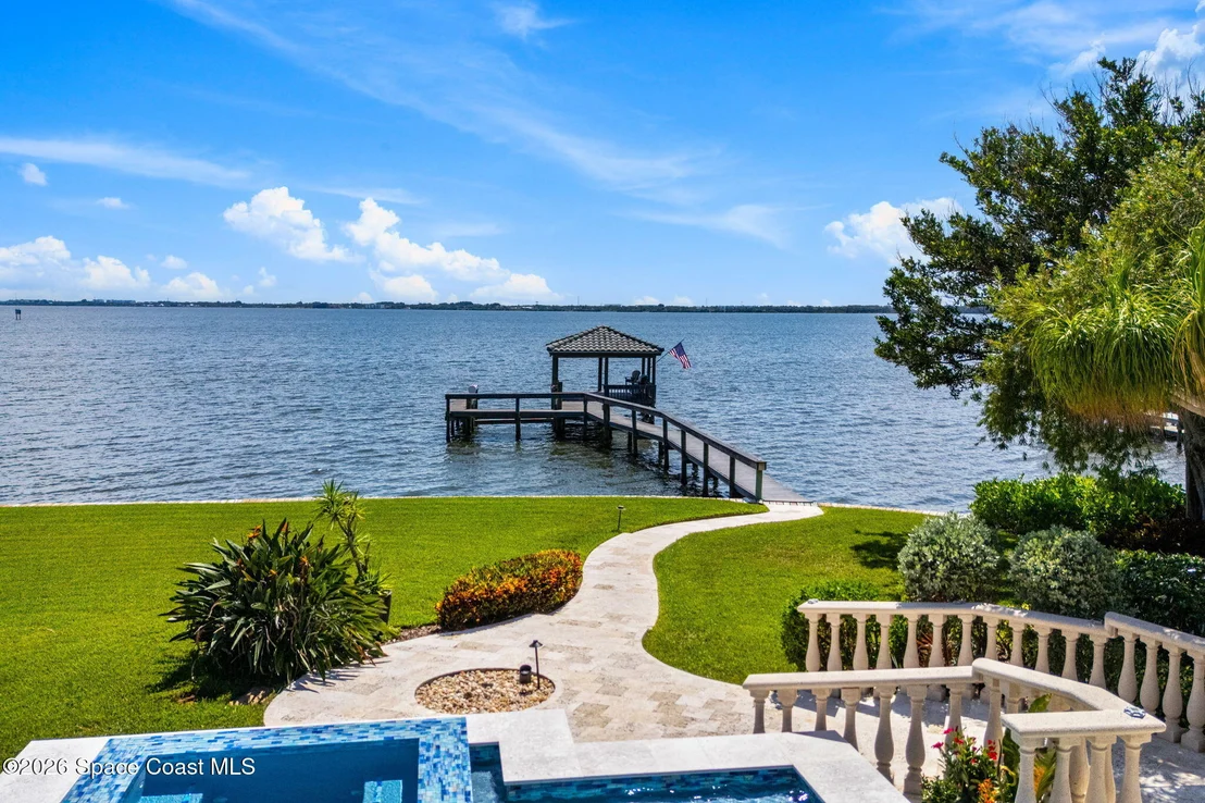 Photo of 200 Riverside Drive