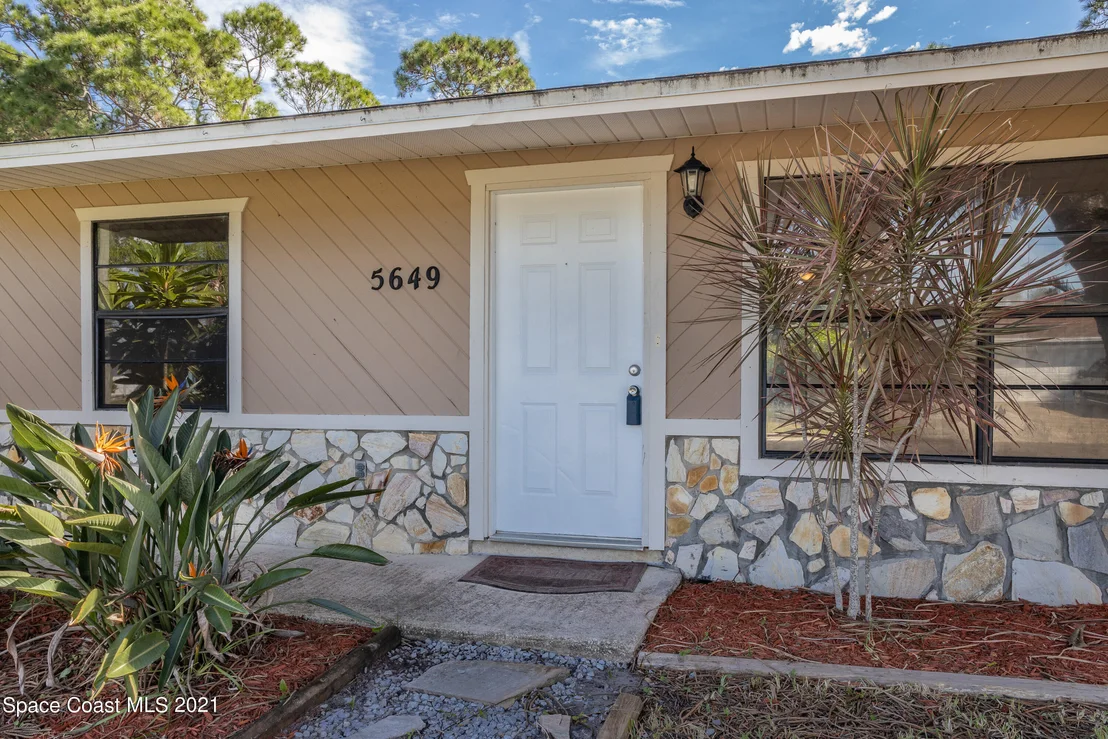 Photo of 5649 Jamaica Road