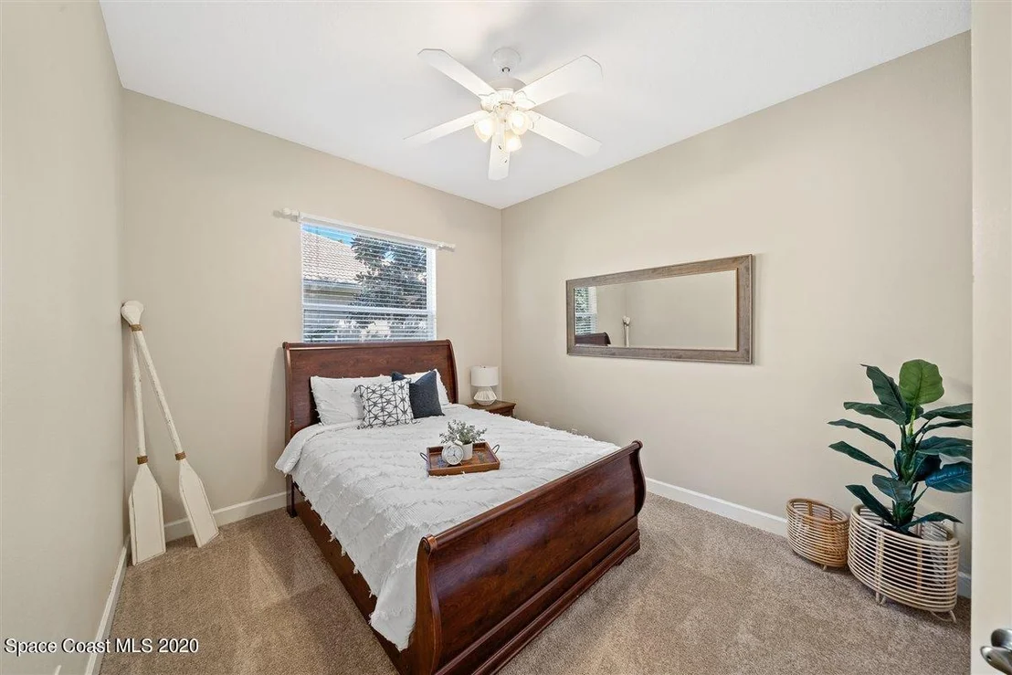 Photo of 925 Chatsworth Drive