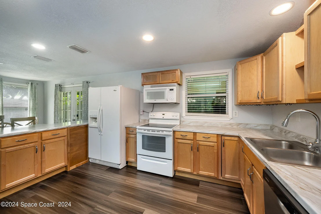 Photo of 6434 Cable Avenue