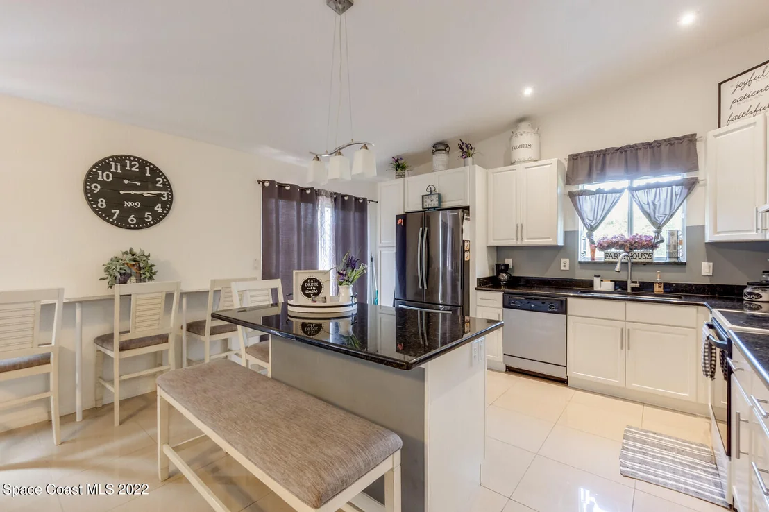 Photo of 802 Wateroak Drive NE