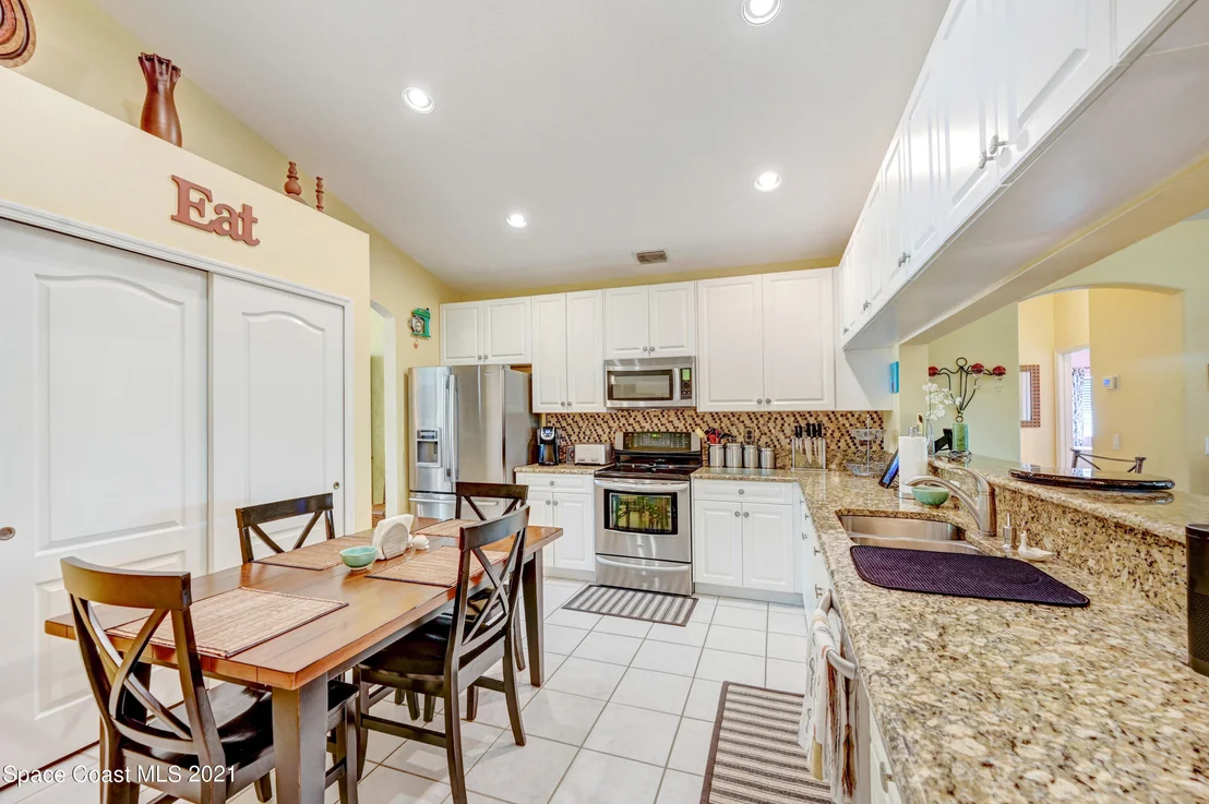 Photo of 992 Carriage Hill Road