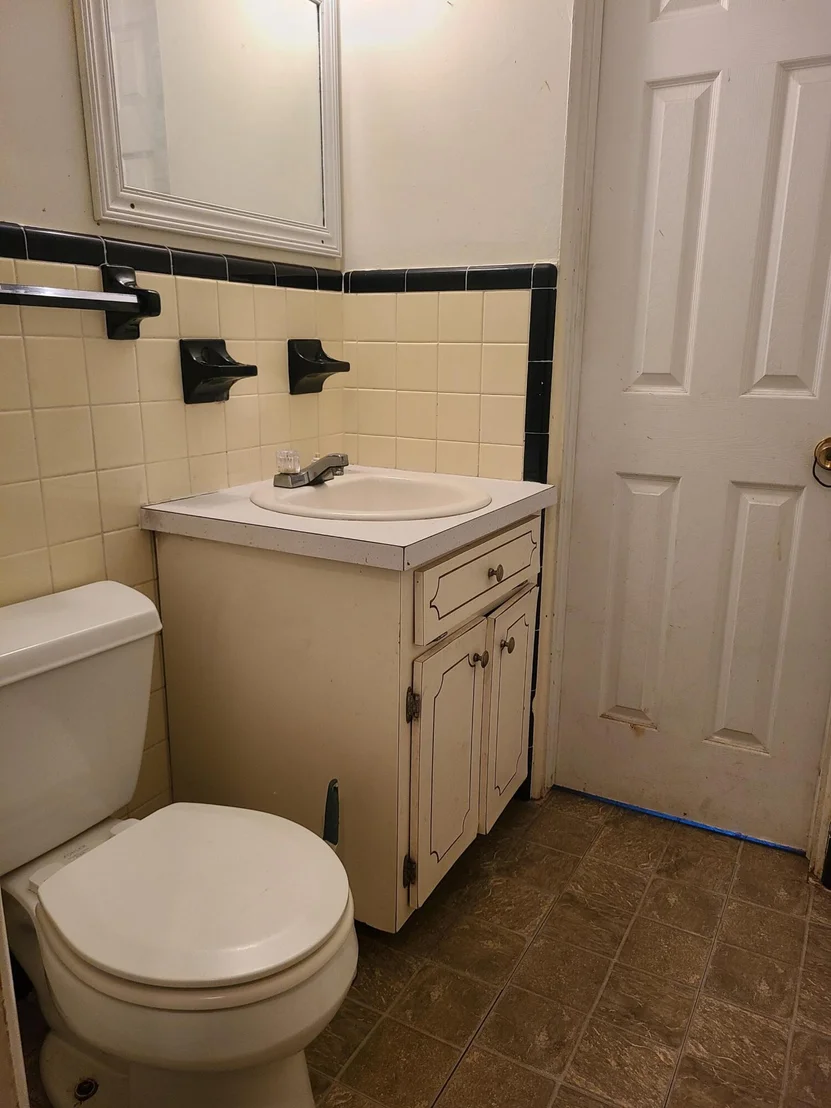 Photo of 819 W Highland Drive