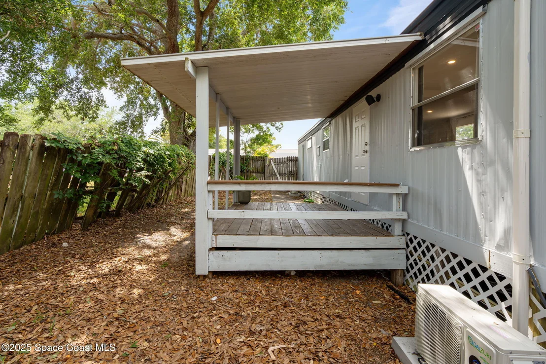 Photo of 2593 Amberly Road NE