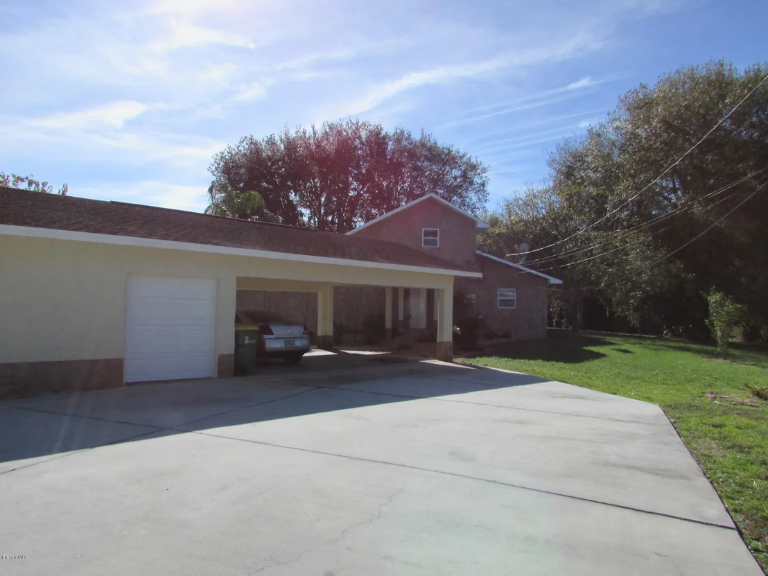 Photo of 385 N Range Road