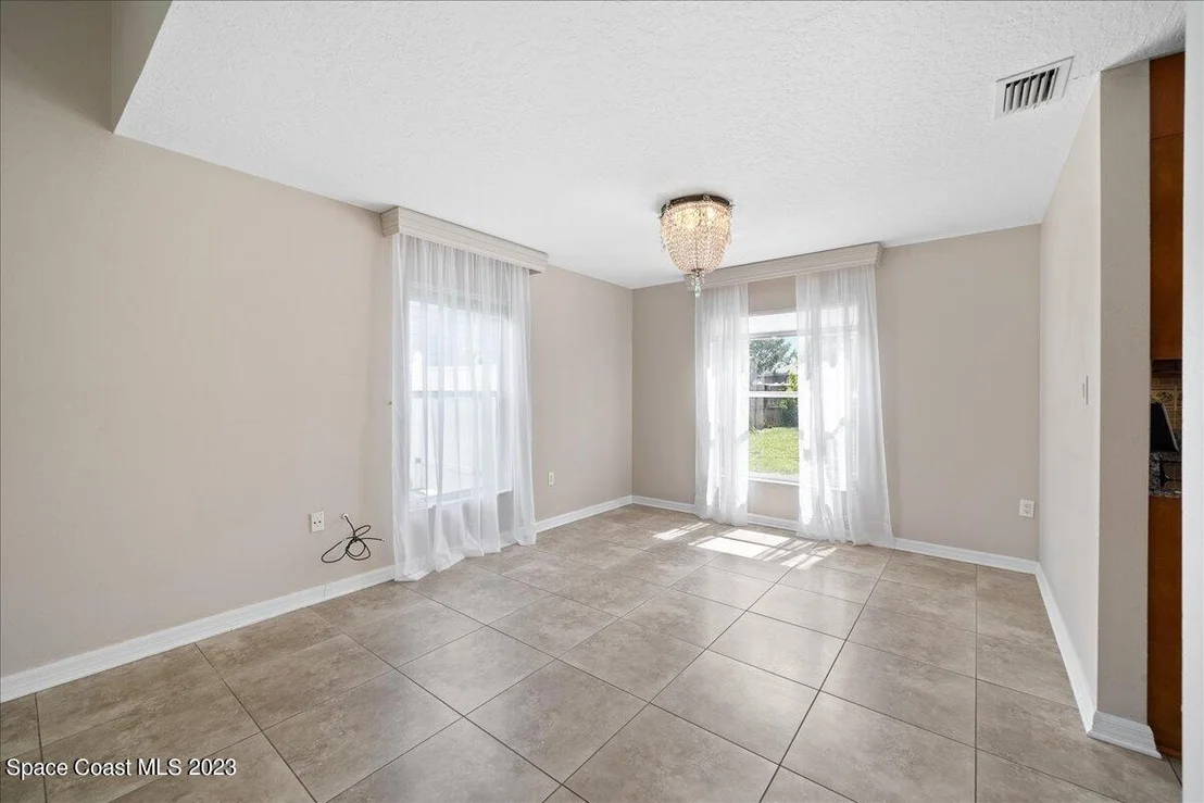 Photo of 1339 Heritage Acres Boulevard