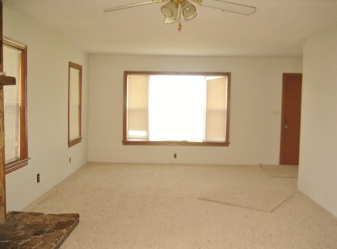 Photo of 551 N Range Road