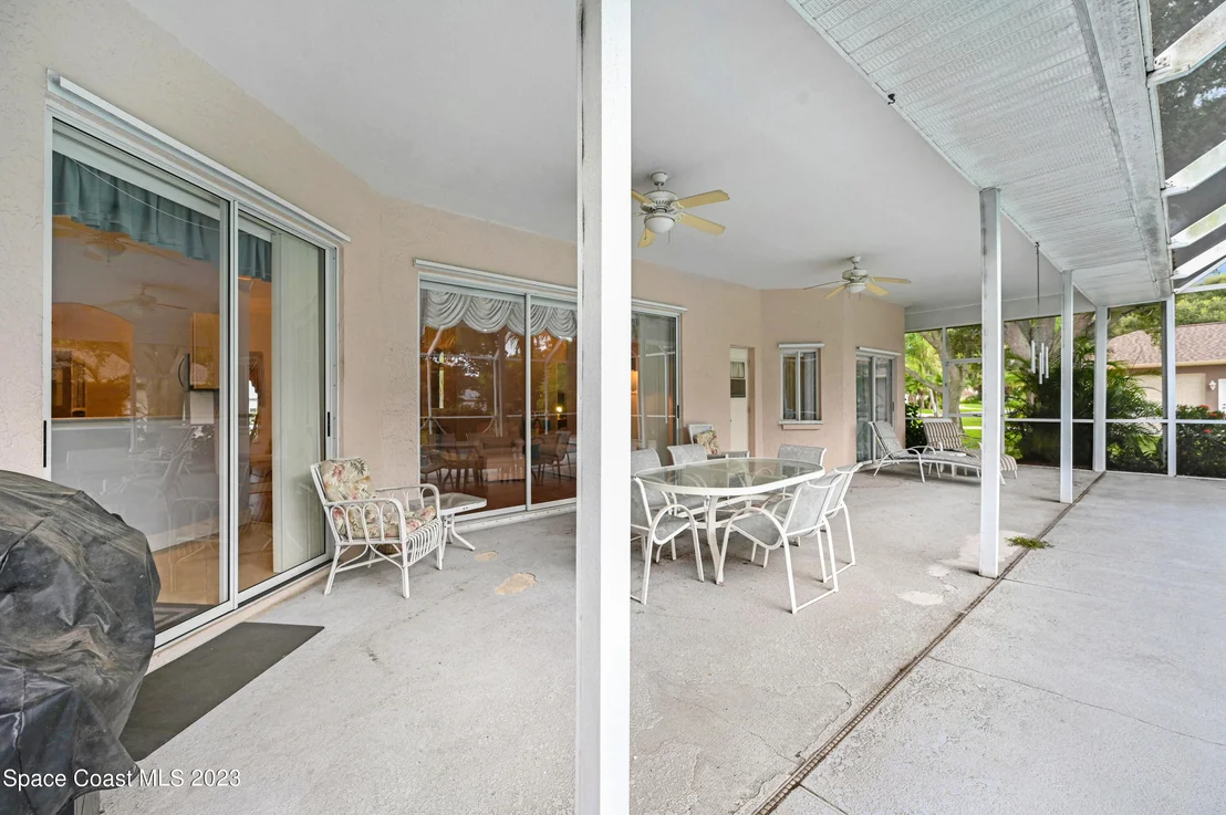 Photo of 2180 Royal Oaks Drive