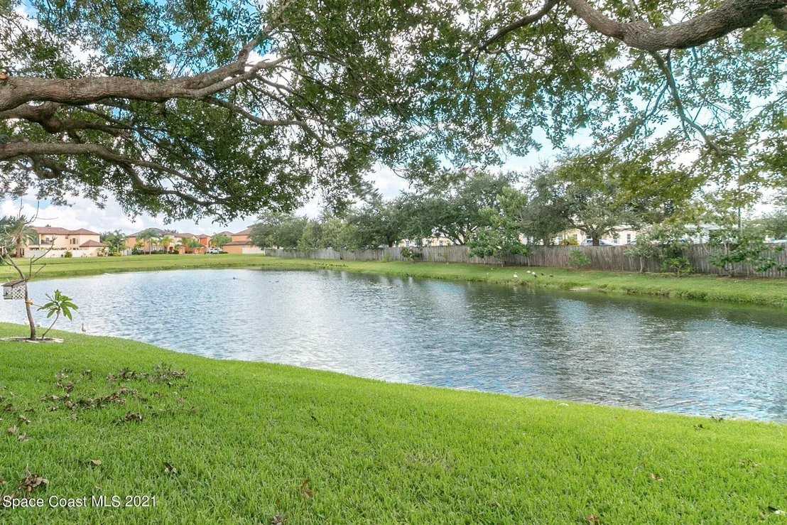 Photo of 1125 White Oak Circle