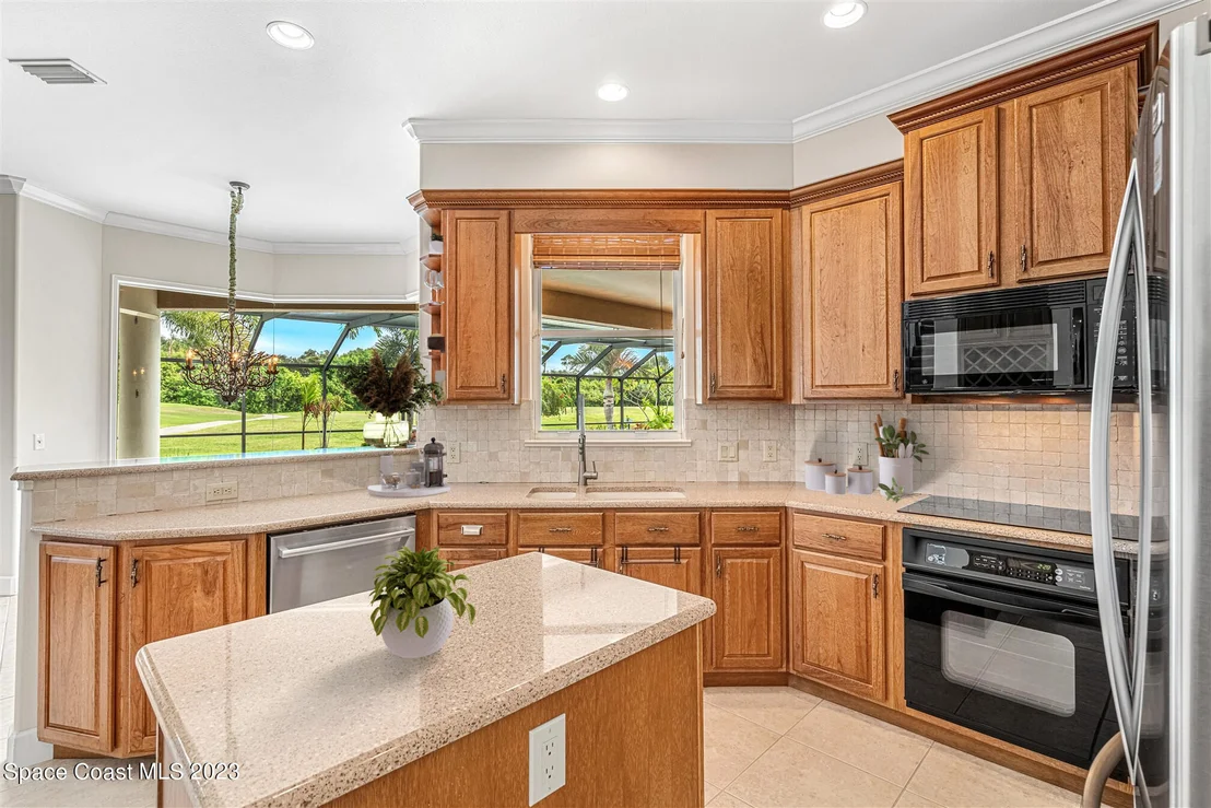 Photo of 915 Chatsworth Drive