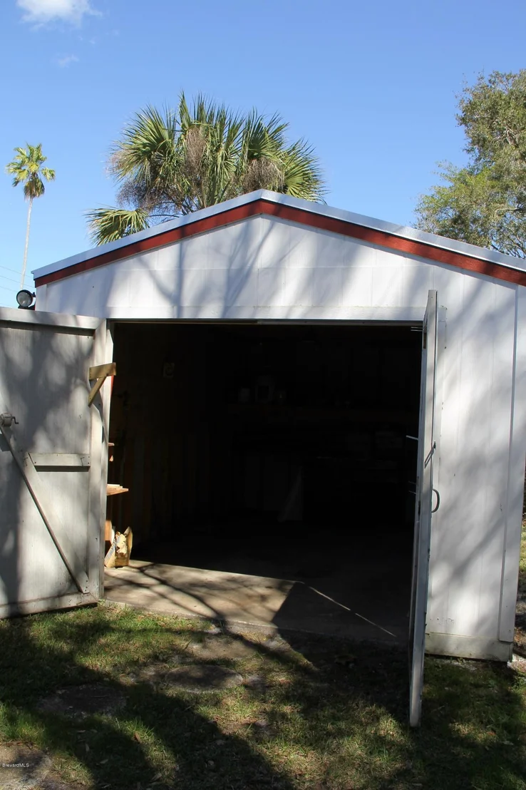 Photo of 1139 Aurora Road
