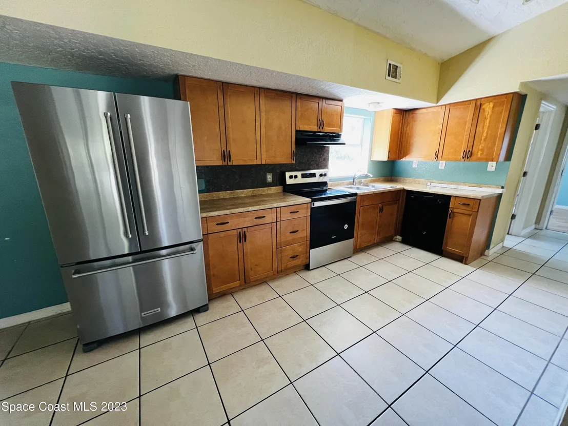 Photo of 305 Iris Street