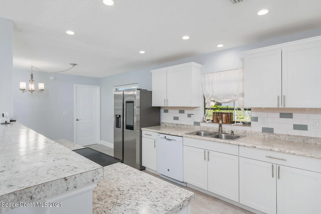 Photo of 991 Pineland Drive