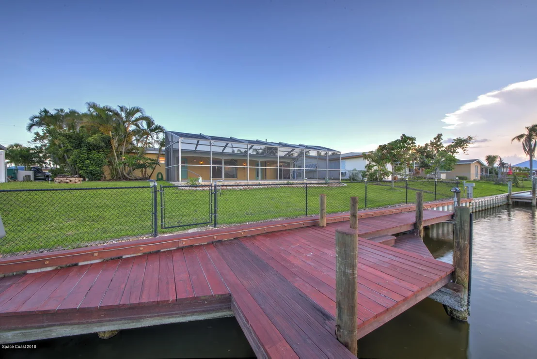 Photo of 433 Cardinal Drive