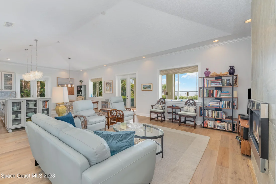 Photo of 413 N Indian River Drive
