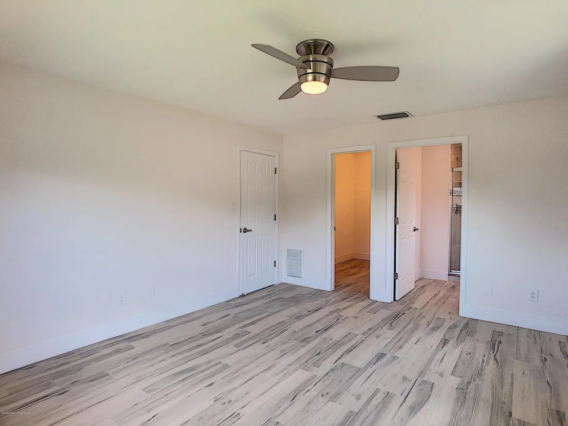 Photo of 304 N Roundtree Drive