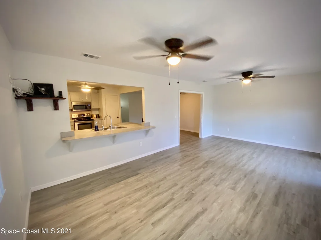 Photo of 1320 Mariposa Drive NE