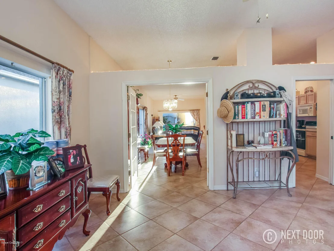 Photo of 867 Villa Drive