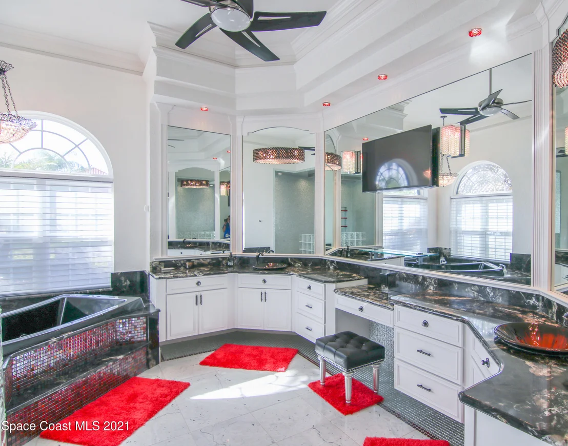 Photo of 228 Mclean Point