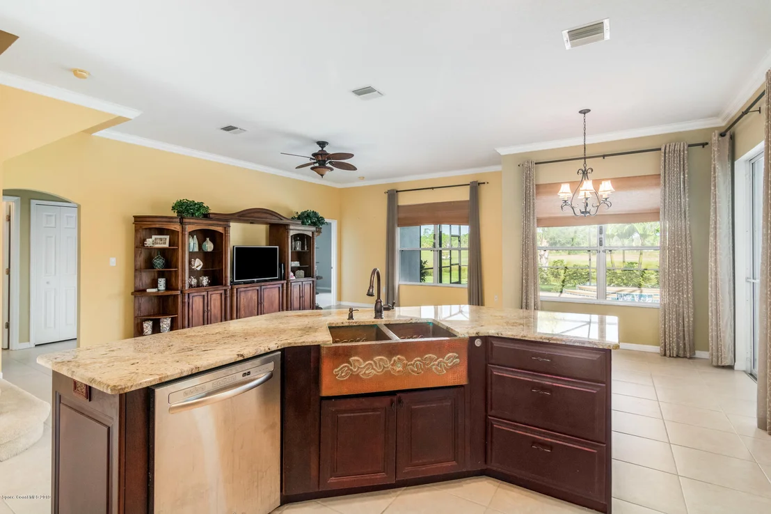 Photo of 1890 Windbrook Drive SE