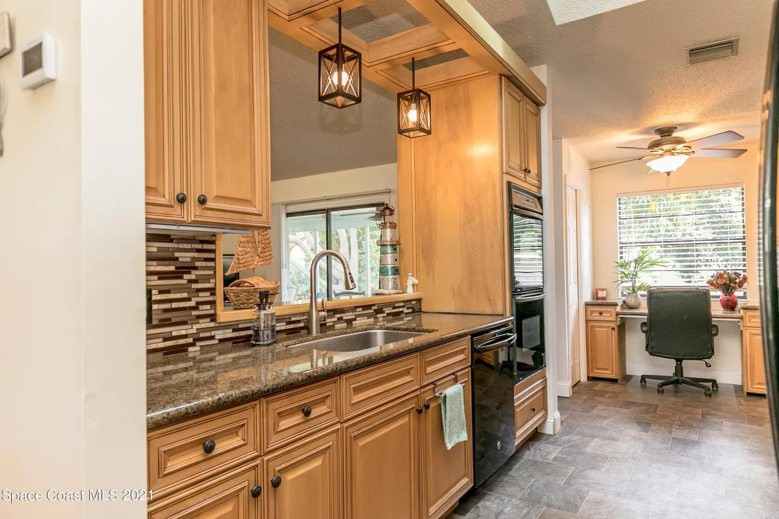 Photo of 949 Streamlet Ave Avenue