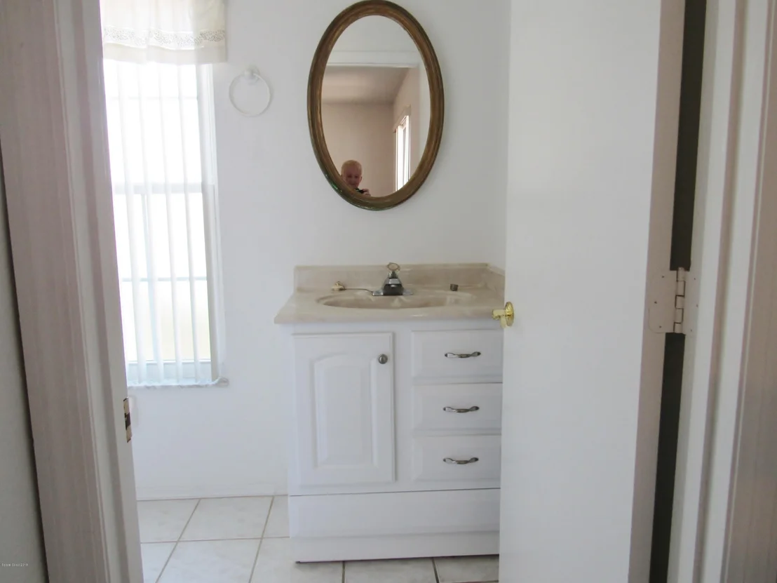 Photo of 1043 NE Goldenrod Circle NE
